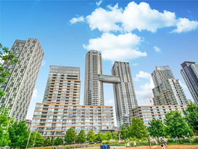 2011 - 21 Iceboat Terr