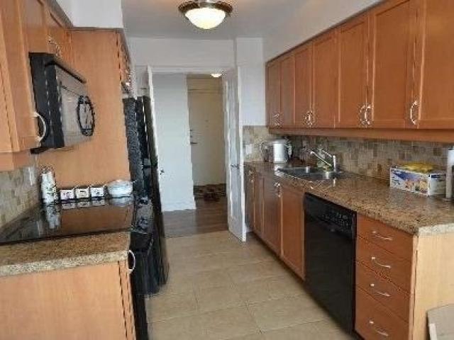 1227 - 25 Greenview Ave