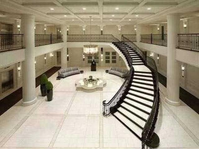 1227 - 25 Greenview Ave