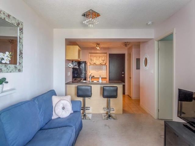 1218 - 410 Queens Quay W