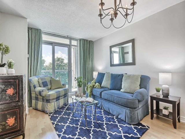 401 - 3840 Bathurst St