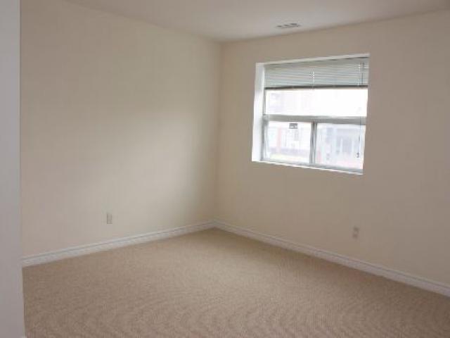 1 - 1606 Queen St E