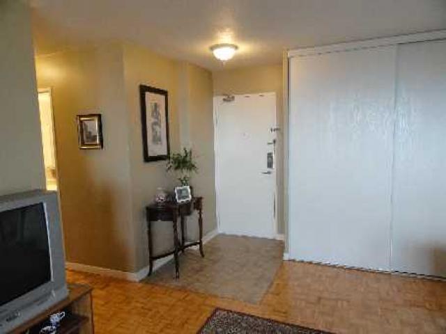 819 - 180 Markham Rd