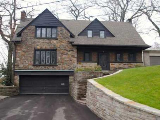 3 Fallingbrook Dr