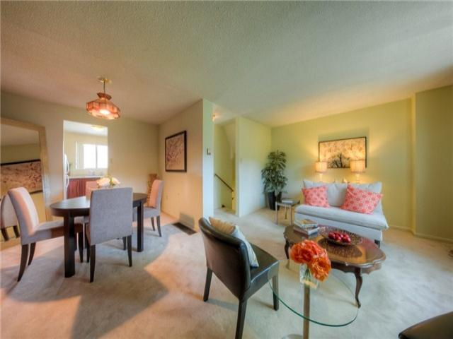 242 Palmdale Dr