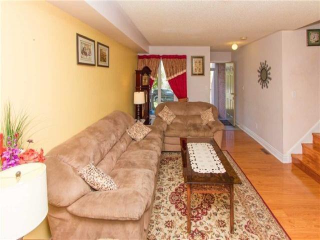 39 Castlethorpe Dr