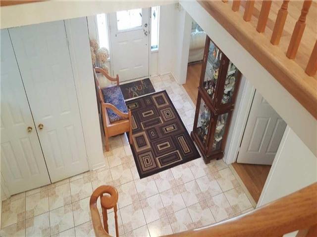 198 Elizabeth Cres N