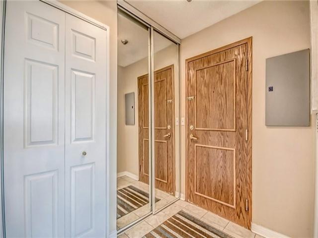 1707 - 8 Lee Centre Dr