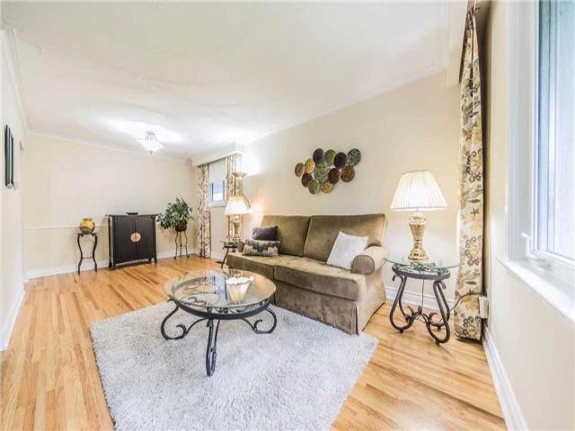 22 Stonehenge Cres