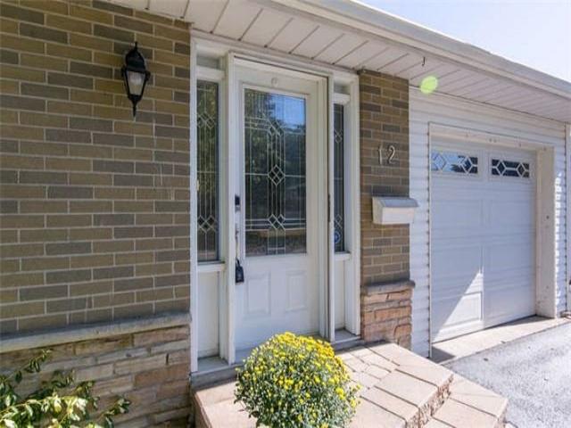 12 Cowling Cres