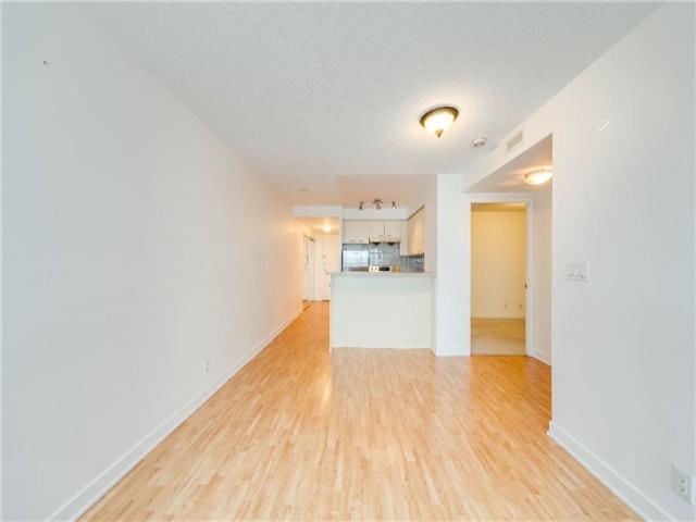 38 Lee Centre Dr, Unit 2202