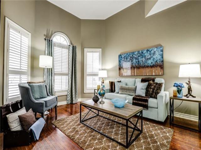 2342 Canterbury Cres