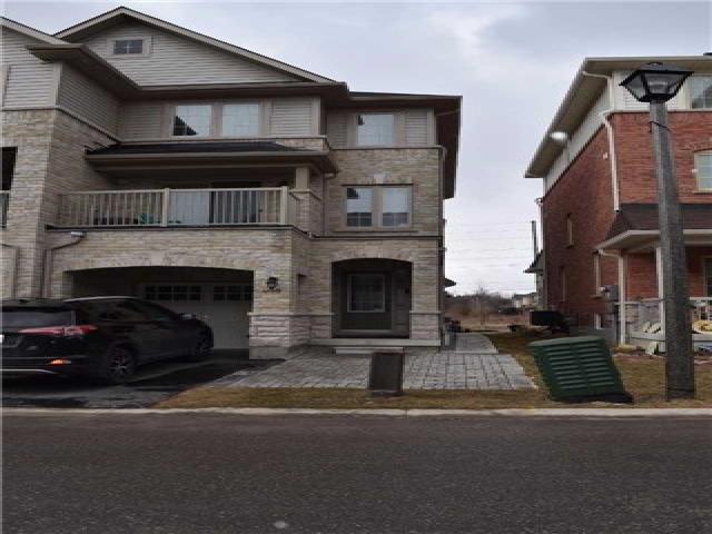 409 Rossland Rd E
