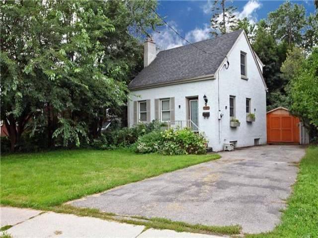 1084 Simcoe St