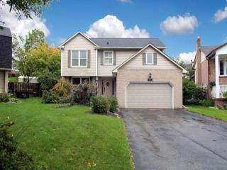 833 Lochness Cres