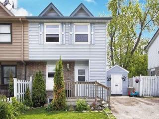 676 Balsam Cres