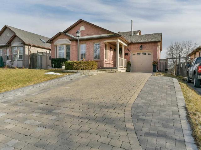 802 Lochness Cres