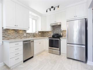 293 Humber Ave