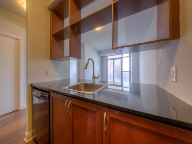 125 Village Green Sq, Unit 507