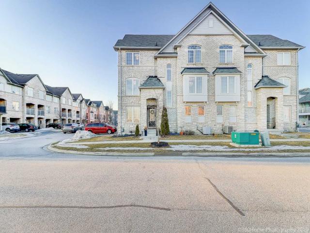 1 Clowes St