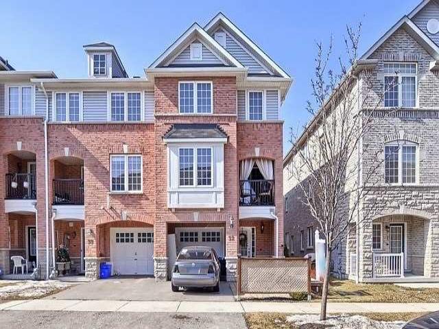 32 Silvester St