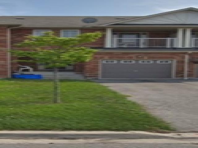 102 Angier Cres