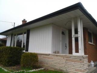542 Gibbons St