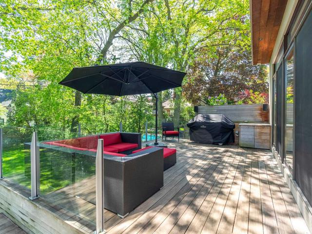 72 Fallingbrook Dr