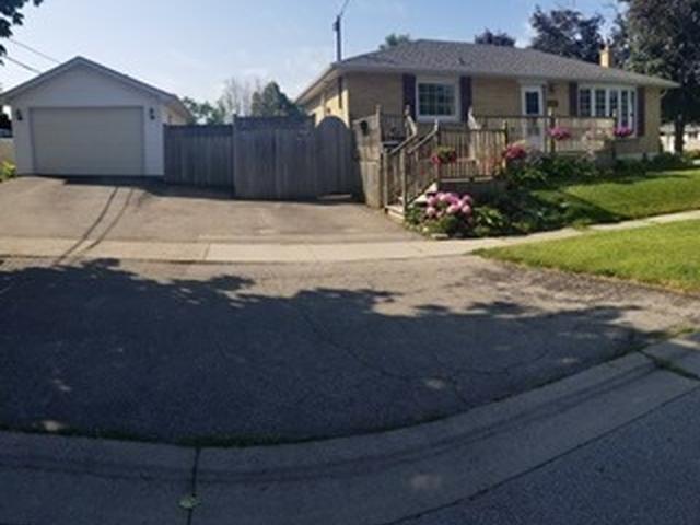 779 Gaspe Ave