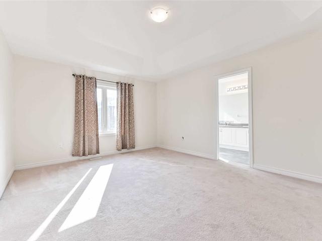 6 Neelands Cres