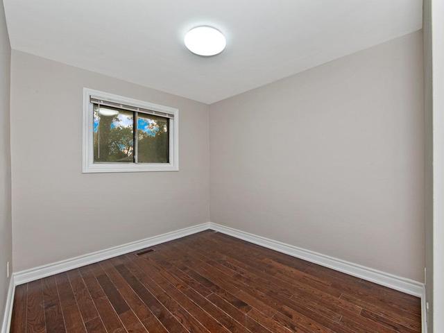 17 Lakeland Cres