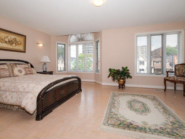 233 Gowan Ave