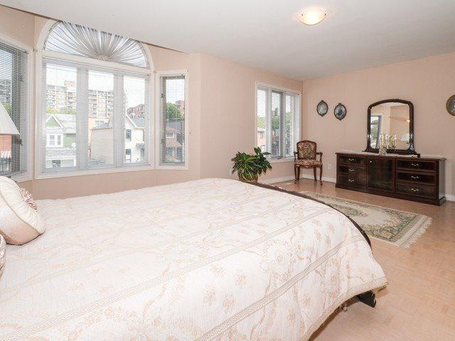 233 Gowan Ave