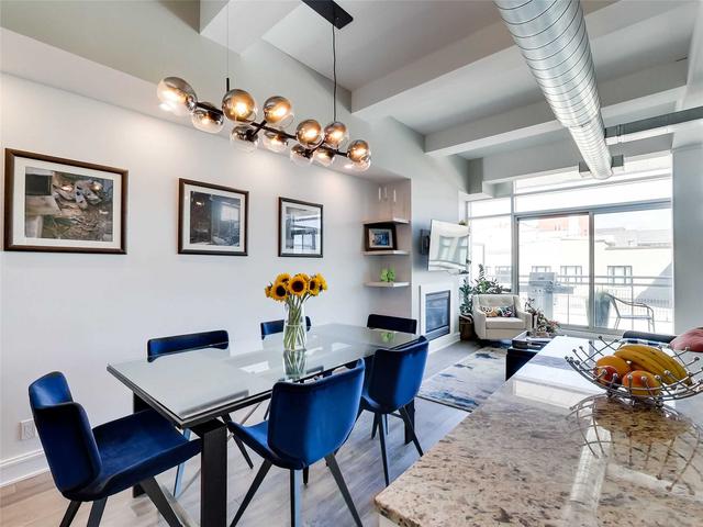 809 - 233 Carlaw Ave