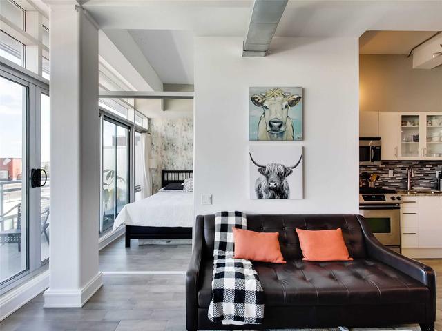 809 - 233 Carlaw Ave