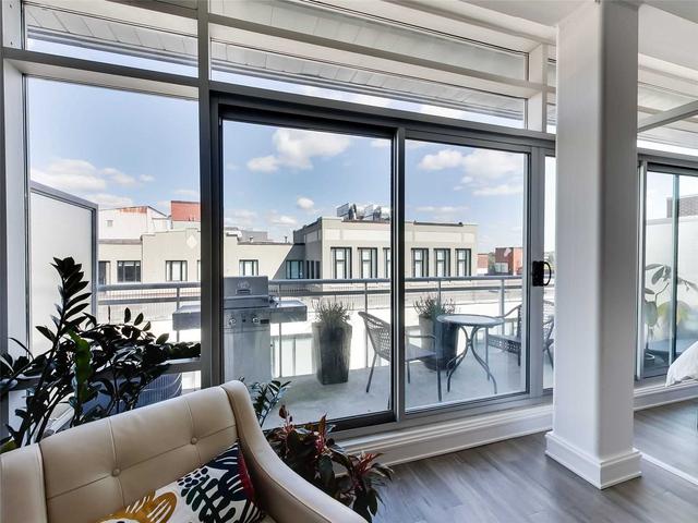 809 - 233 Carlaw Ave