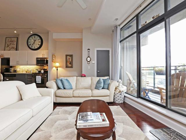 160 Fallingbrook Rd, Unit 205