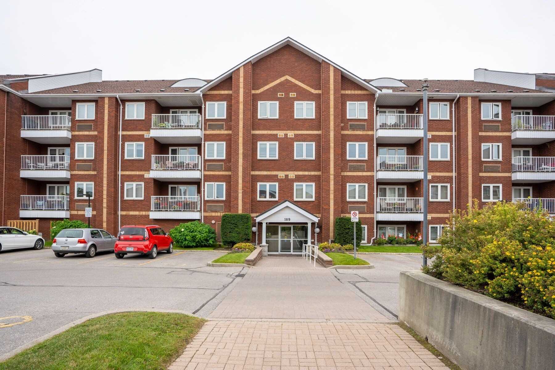 220 189 Lake Driveway Dr, Ajax Sold, E4573691 Condos.ca