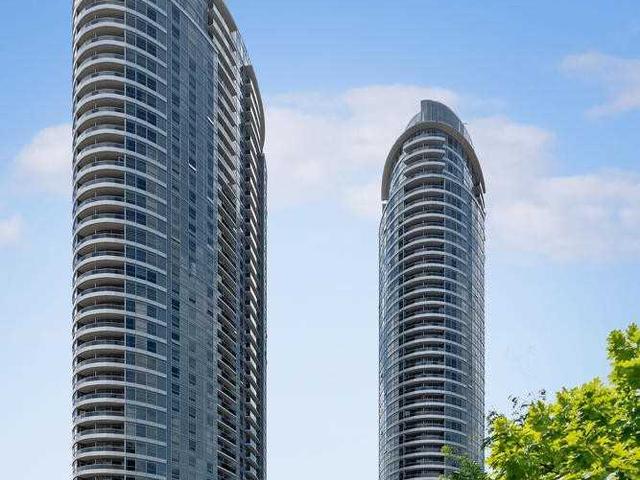 1519 - 135 Village Green Sq