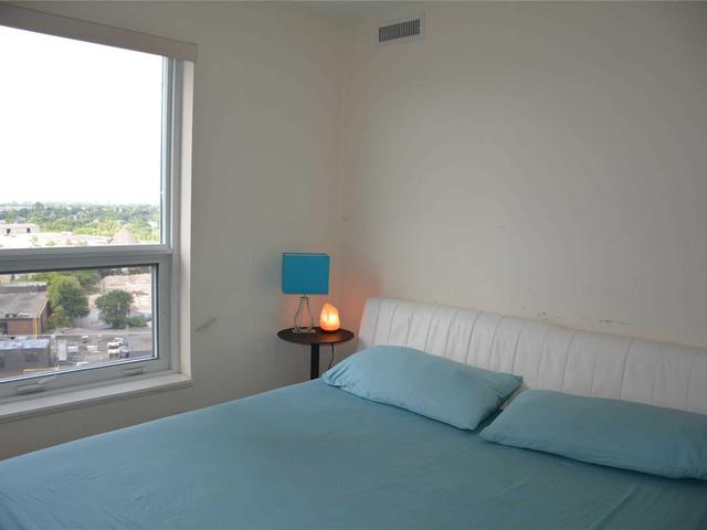 1519 - 135 Village Green Sq