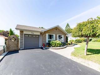 692 Down Cres