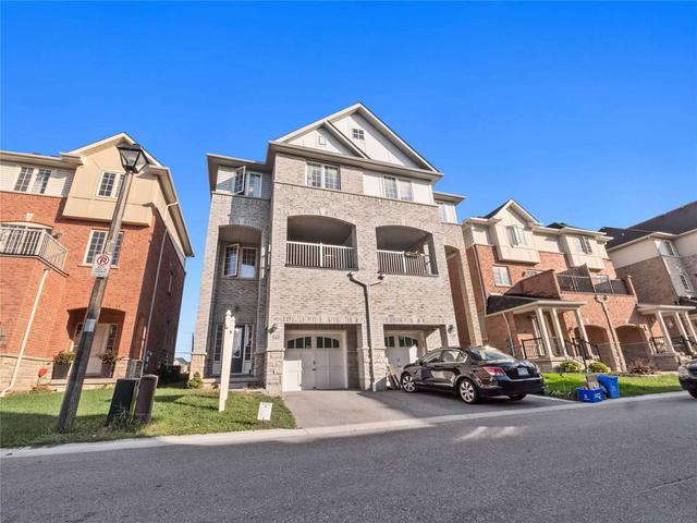 527 Rossland Rd