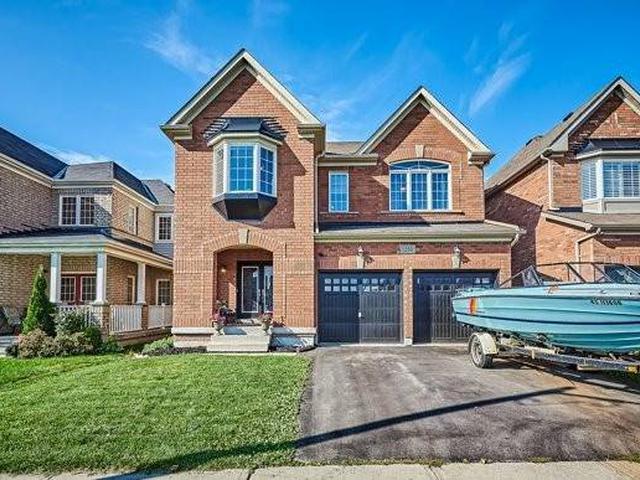 1250 Harlstone Cres