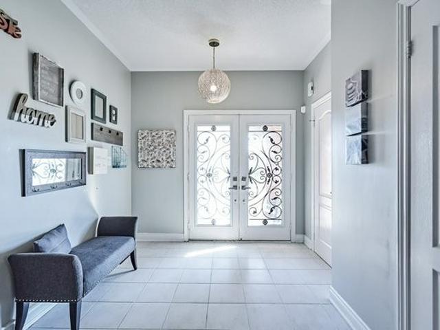 1250 Harlstone Cres