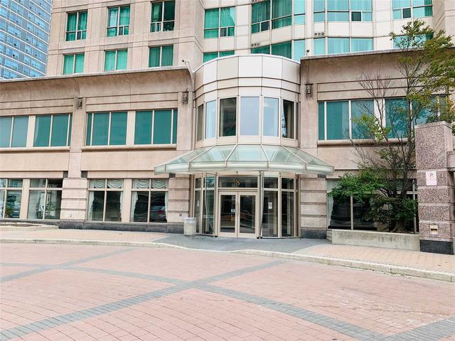 8 Lee Centre Dr, Unit 1011