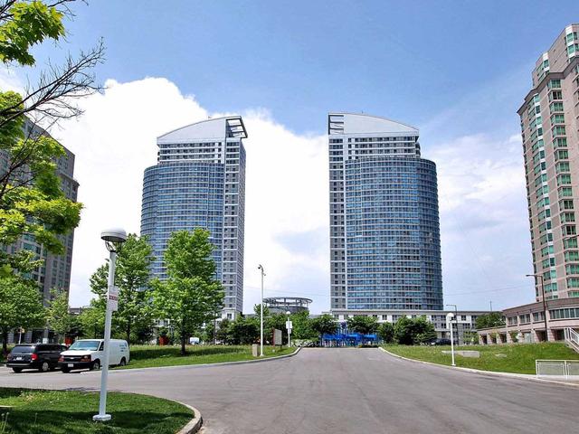 38 Lee Centre Dr, Unit 2915