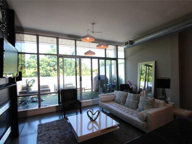 304 - 952 Kingston Rd