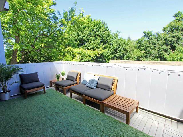 304 - 952 Kingston Rd