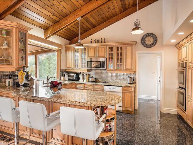 37 Meadowcliffe Dr