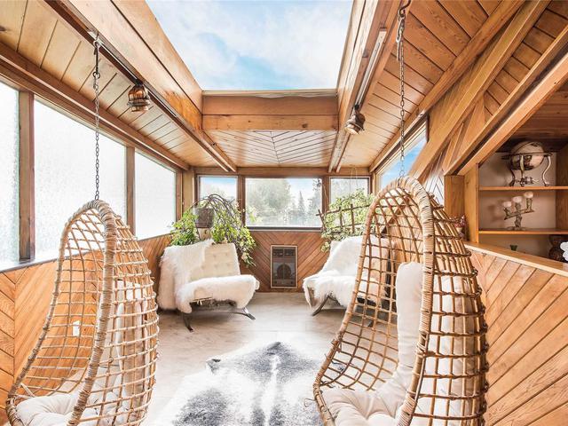 37 Meadowcliffe Dr